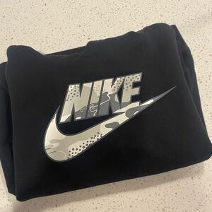 Nike 2 piece set Sweatshirt and Pants size 5/6 Boys Black Camo Logo